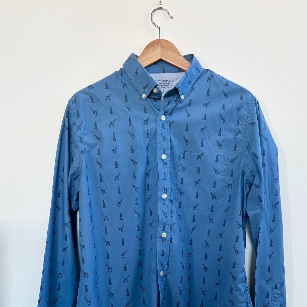 "Banana Republic" blue shirt with giraffe and building - Size M